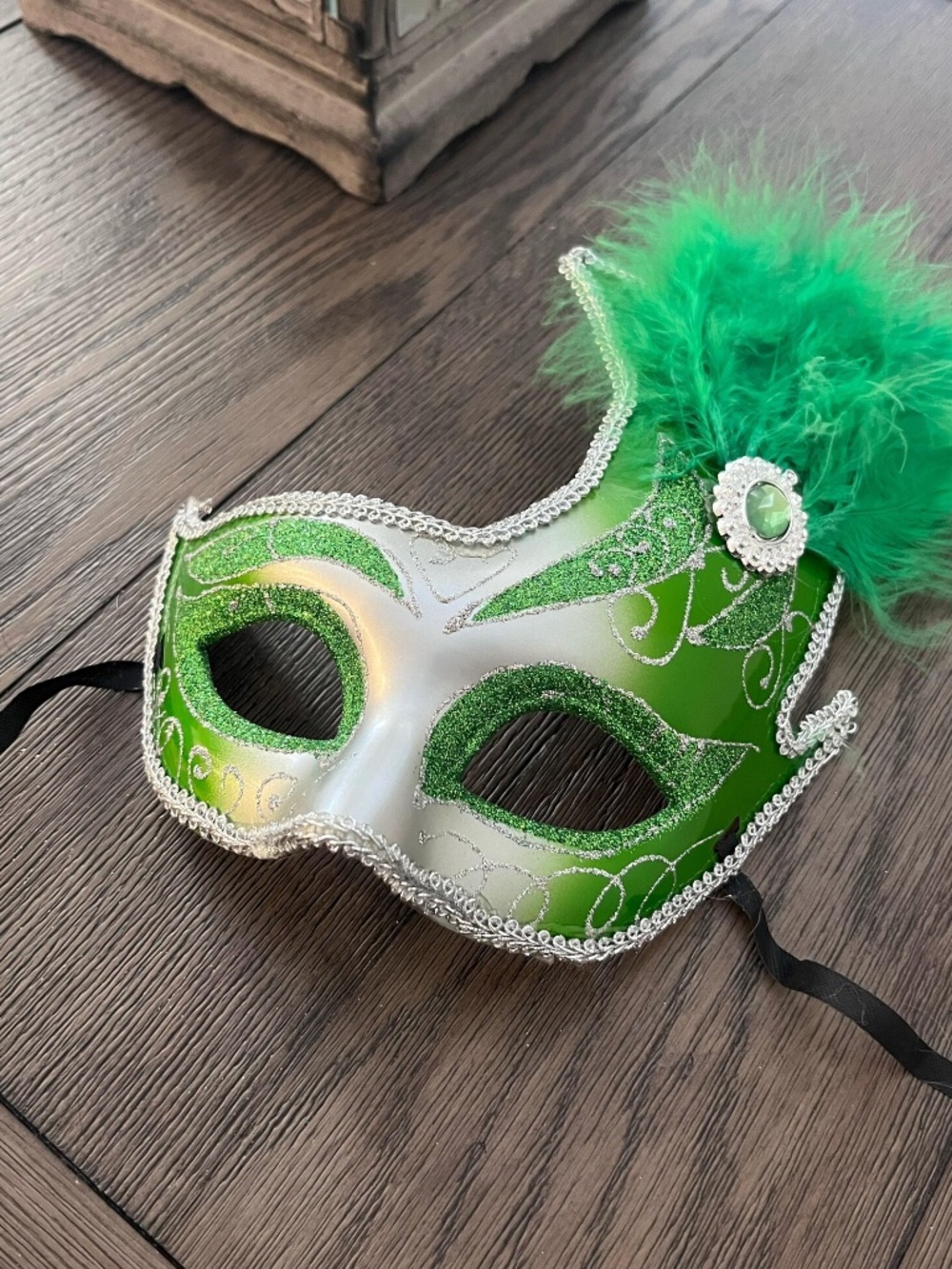 Green & Silver FANCY SWAN Mardi Gras Side Feathered Plastic Glitter Mask